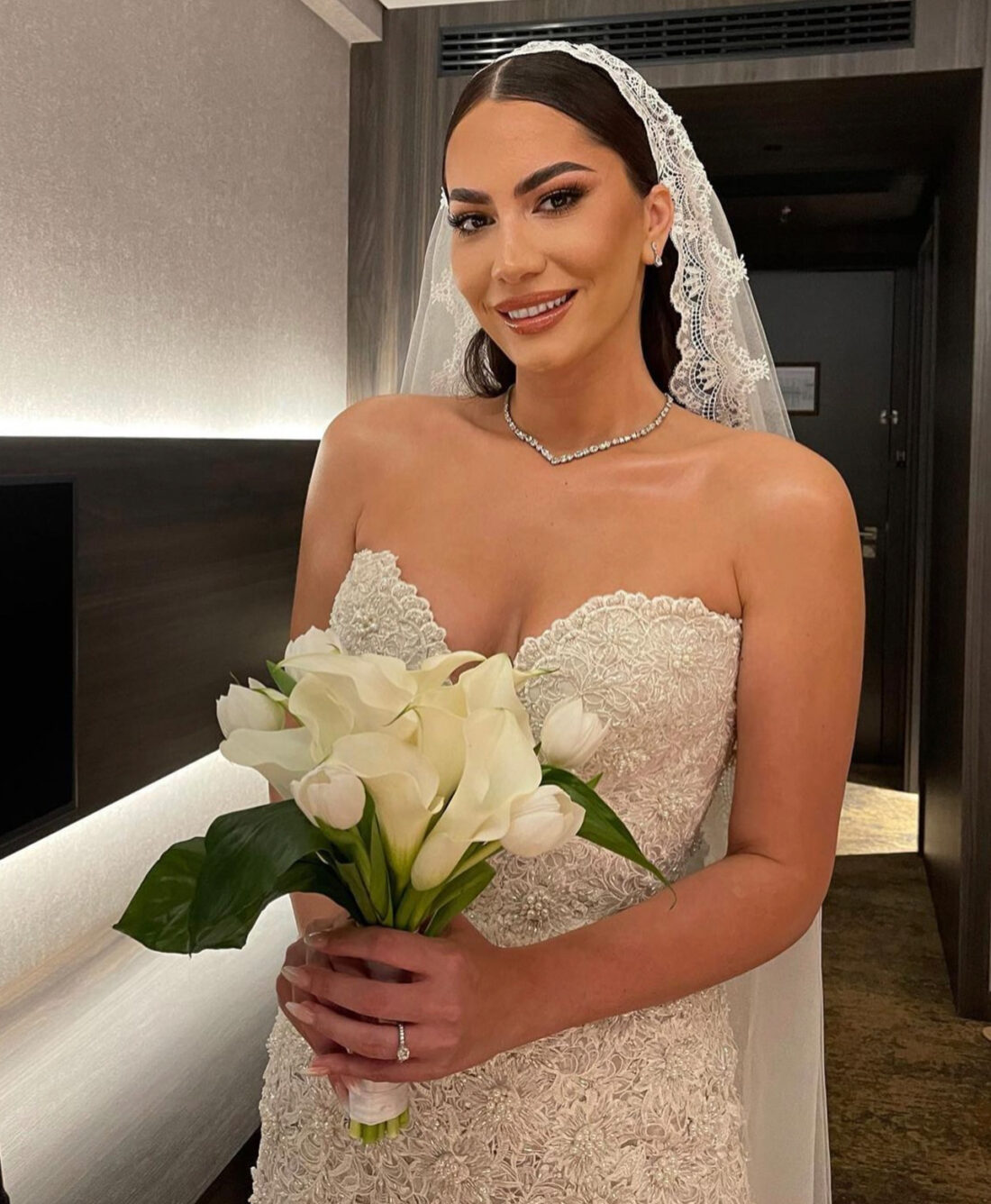 BRIDAL LOOK 089 - Image 5